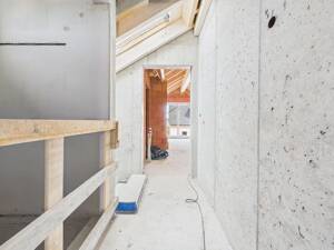 2-ZKB-Dachgeschosswohnung mit Aufzug und Südost-Balkon! Ruhige Lage! Wallbox vorbereitet! – 85051 Ingolstadt – Vorschaubild 9