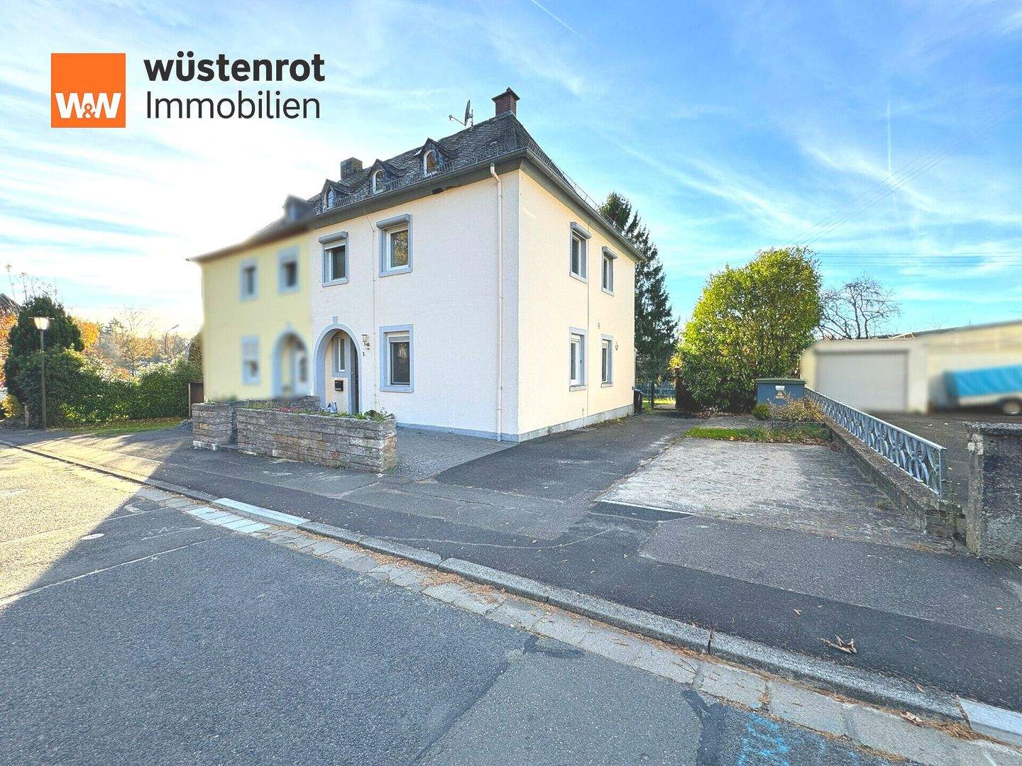 Kompakte Doppelhaushälfte mit tollem Garten in Thalfang! – Thalfang – Bild 1 von 9