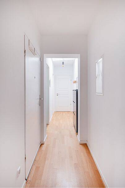 Moderne und lichtdurchflutete Dachgeschosswohnung im klassischen Altbau – Berlin – Vorschaubild 9