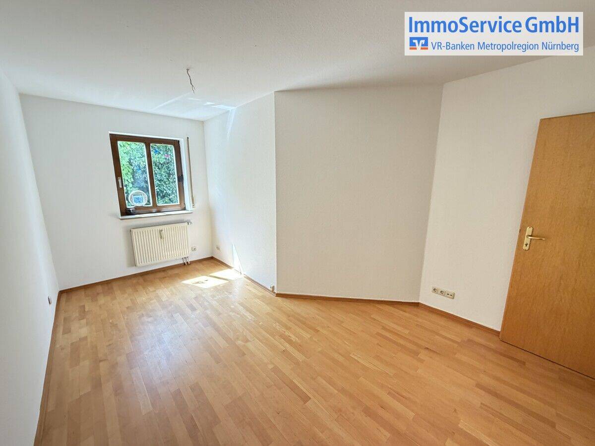 Ruhig gelegene 3-Zimmer-Eigentumswohnung mit Terrasse und Duplex-Stellplatz. – Nürnberg – Vorschaubild 4