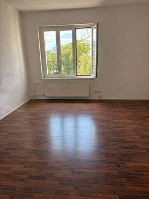 Bezugsfrei nach Absprache mit Balkon – 10243 Berlin – Vorschaubild 1