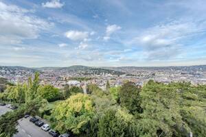 Atemberaubende Aussichtslage - 5 Zimmer Wohnung in der Stuttgarter Weinsteige – 70180 Stuttgart – Vorschaubild 1