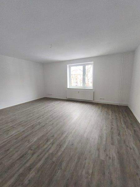 3 Gehminuten von der nächsten Straßenhaltestelle entfernt.. – Magdeburg – Vorschaubild 4