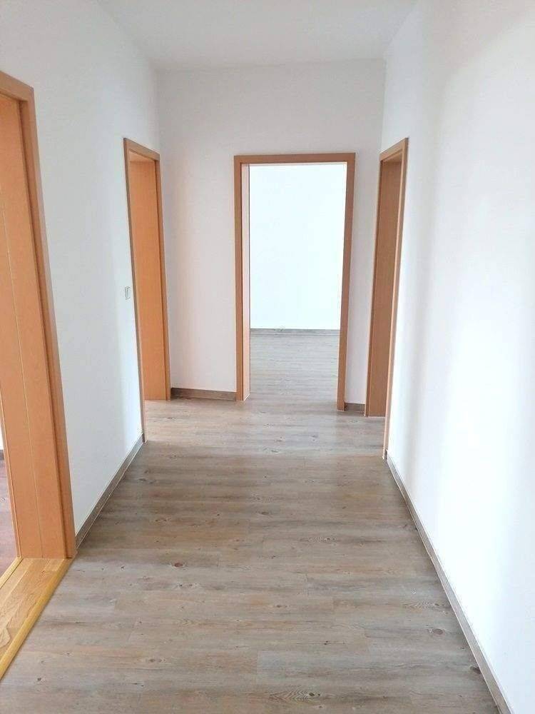 !! 3-Zimmer-Dachgeschosswohnung mit Einbauküche !! – Chemnitz – Vorschaubild 4