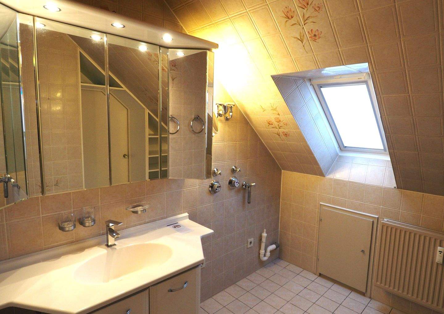 Endetagen Wohnung in Hamburg Niendorf mit Ausbaumöglichkeit ! – Hamburg – Vorschaubild 9