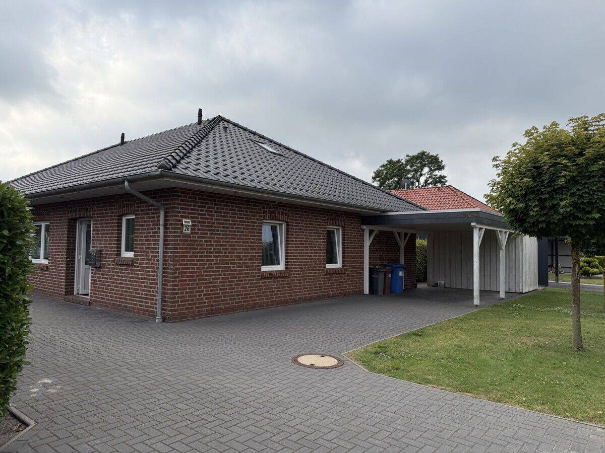 Jaderberg: Moderne Doppelhaushälfte mit Terrasse und Carport in ruhiger Lage sucht ordentlichen Mieter