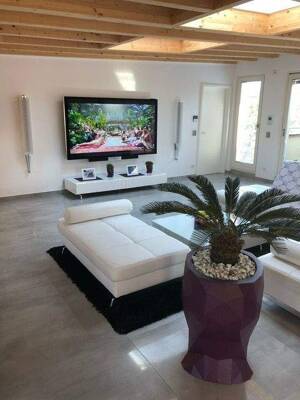 Traumhafte DG-Penthouse-Wohnung mit luxuriöser Innenausstattung, Aufzug, Einbauküche und Tiefgarage – 6108 Halle (Saale) – Vorschaubild 7