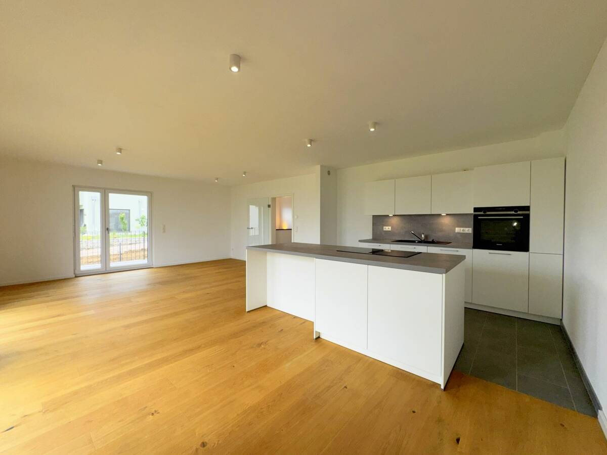 *PETS ALLOWED IN 2-STORY APPARTMENT* approx. 116 m², 3-room, 2-bed, 1.25-bath, garage, and garden – Wiesbaden – Vorschaubild 3