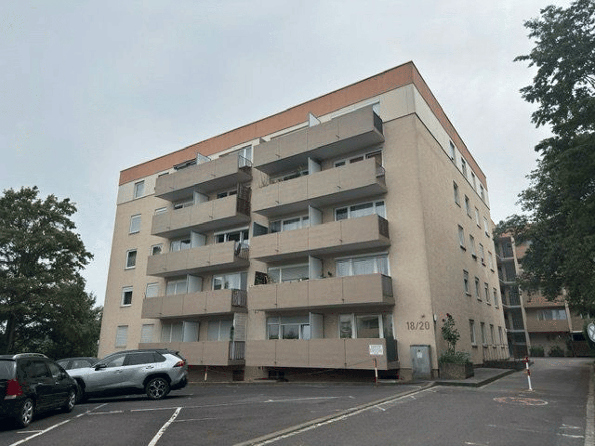 Renovieren & profitieren: 1 Zimmerwohnung mit Balkon in Würzburg – 97076 Würzburg – Bild 1 von 9