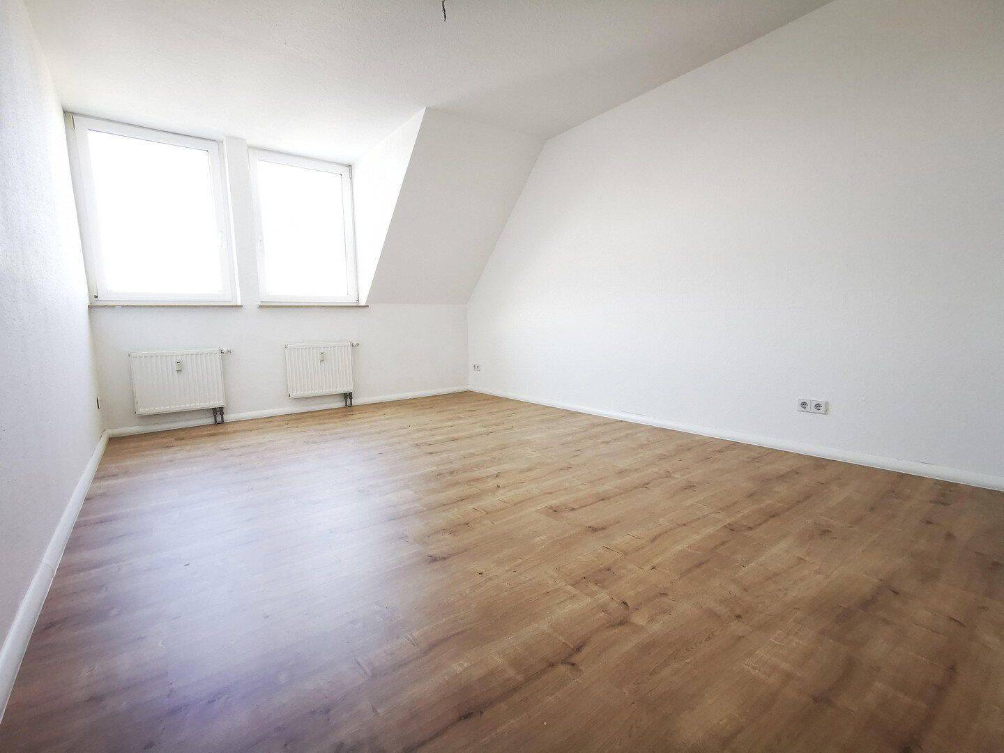 Moderne 3-Zimmer-Wohnung mit neuer Einbauküche, Loggia & Tiefgaragenstellplatz in Schlosschemnitz – Chemnitz – Vorschaubild 4