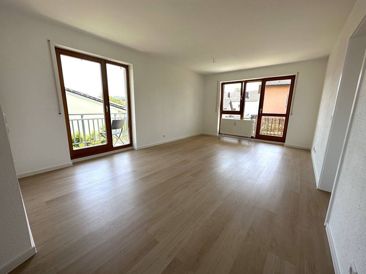 Lichtdurchflutete 2-Zimmer-Wohnung mit zwei Balkonen in ruhiger Wohnlage – 75180 Pforzheim – Bild 1 von 7