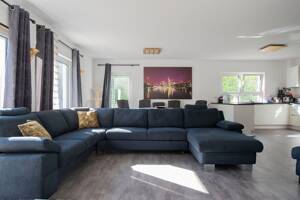 Ein Zuhause mit außergewöhnlichen Möglichkeiten - stilvolles Zweifamilienhaus in Frankfurt-Harheim – 60437 Frankfurt am Main – Vorschaubild 9