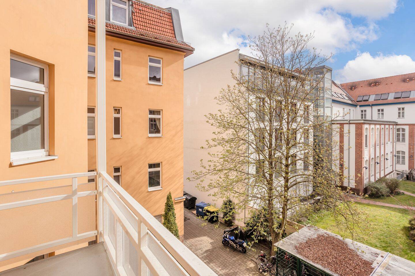Stilvoll renovierte 4-Zimmer-Altbauwohnung in ruhiger Lage – Berlin – Vorschaubild 8