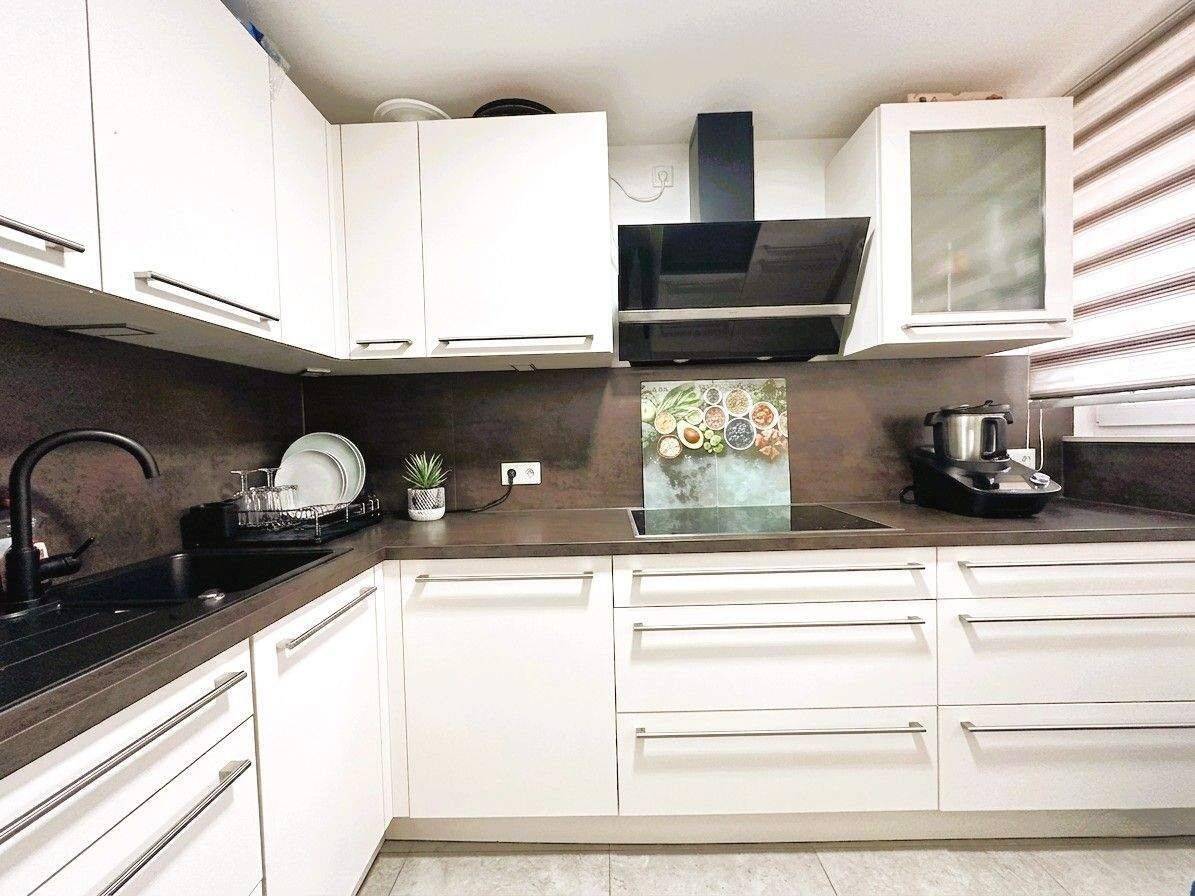 ... RUHIGE STADTLAGE MIT BLICK INS GRÜNE ... 3-ZIMMER-WOHNUNG MIT BALKON UND EIGENEM HAUSEINGANG ... – Nürnberg – Vorschaubild 5