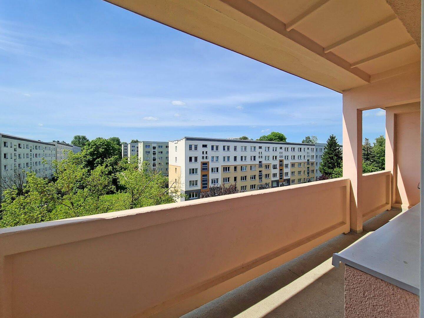 Helle 4 Zimmerwohnung mit großem Balkon und Ausblick
