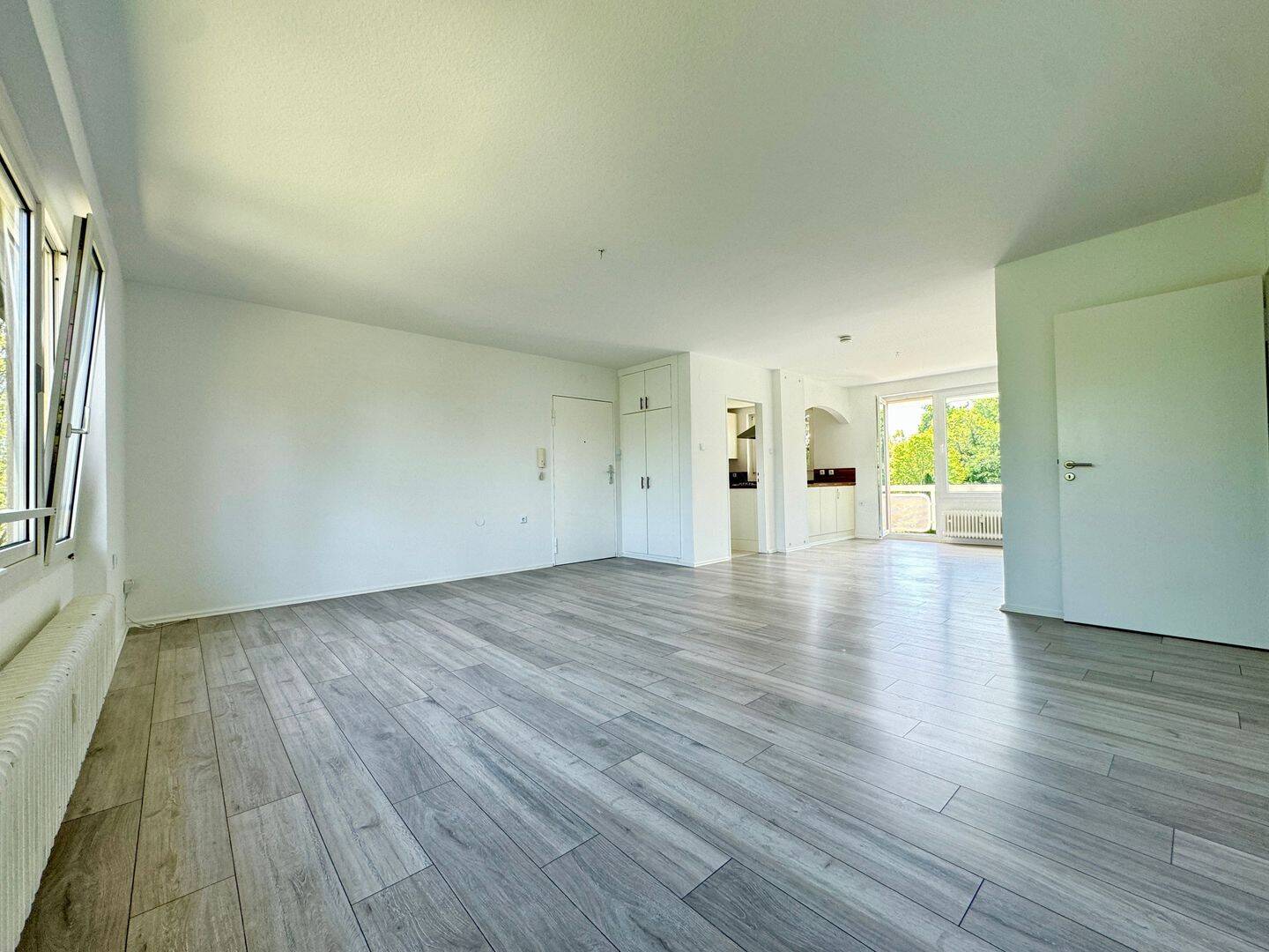 GROßZÜGIGE, HELLE 4-ZIMMER-WOHNUNG IM MODERNISIERTEN WOHNAUS IN FAMILIENFREUNDLICHER WOHNLAGE – München – Vorschaubild 5