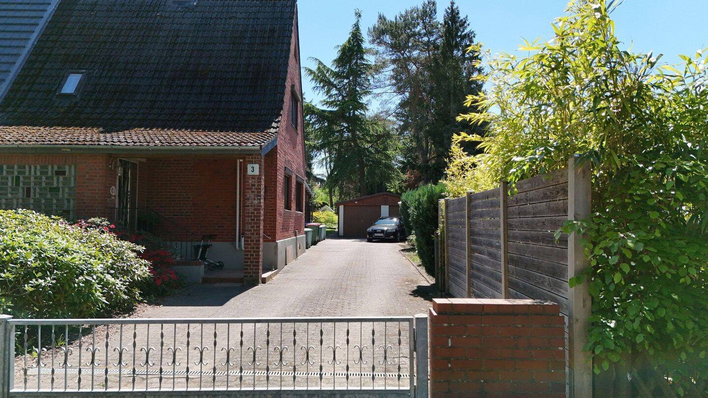 Haus bzw. Doppelhaushälfte mit schönem und großem Garten in ruhiger Lage