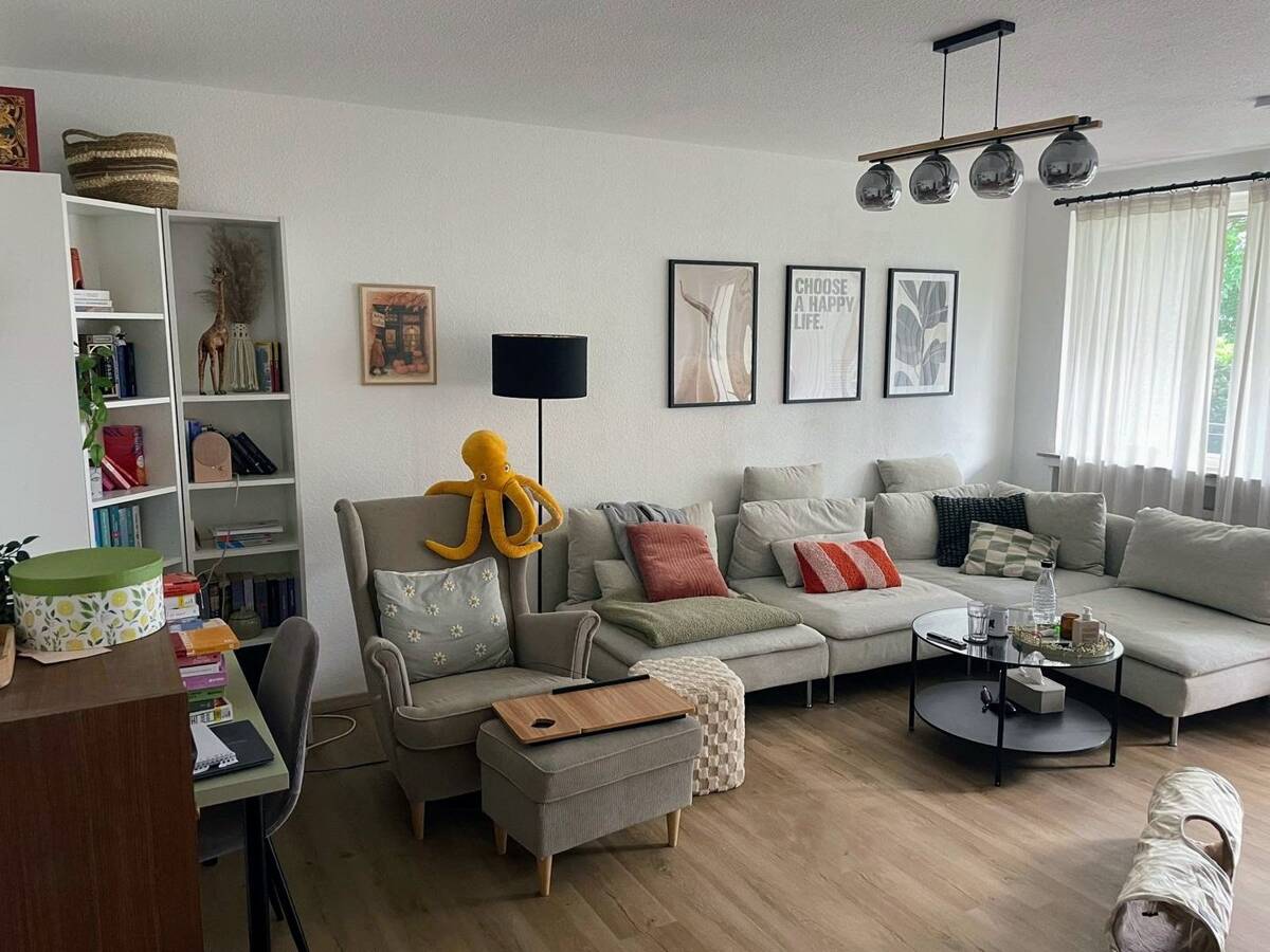 Modernisierte 2-Zimmer-Wohnung mit Balkon & EBK – 33605 Bielefeld – Bild 1 von 9