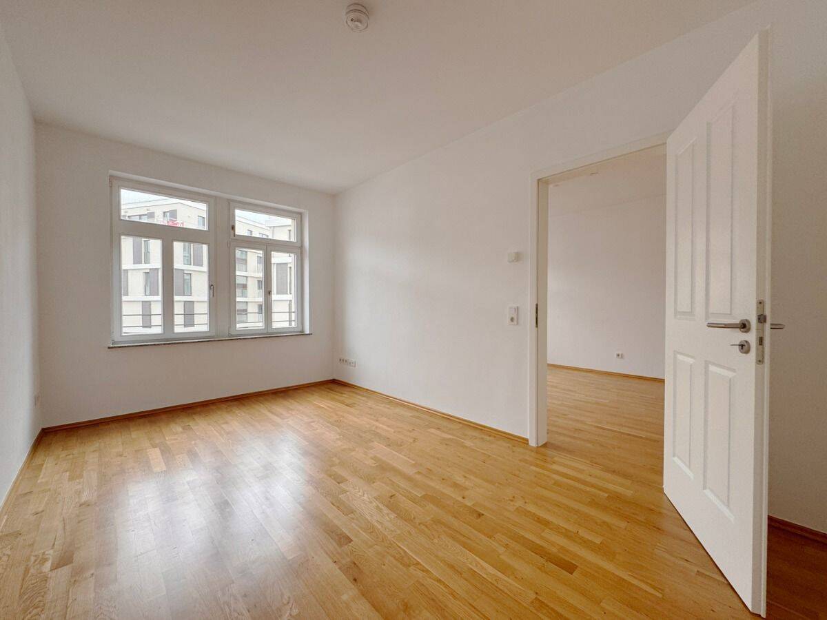 *** 2 Zimmer * Wohnung * Balkon * Parkett * Fußbodenheizung * Traum im Süden * 08/2026 ***