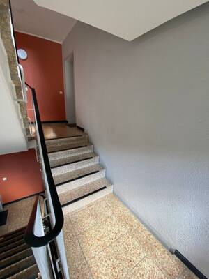 Topgepflegte, moderne 2-Zimmer-Wohnung mit Einbauküche, Balkon und Außenstellplatz in Velbert-Mitte – 42551 Velbert – Vorschaubild 2