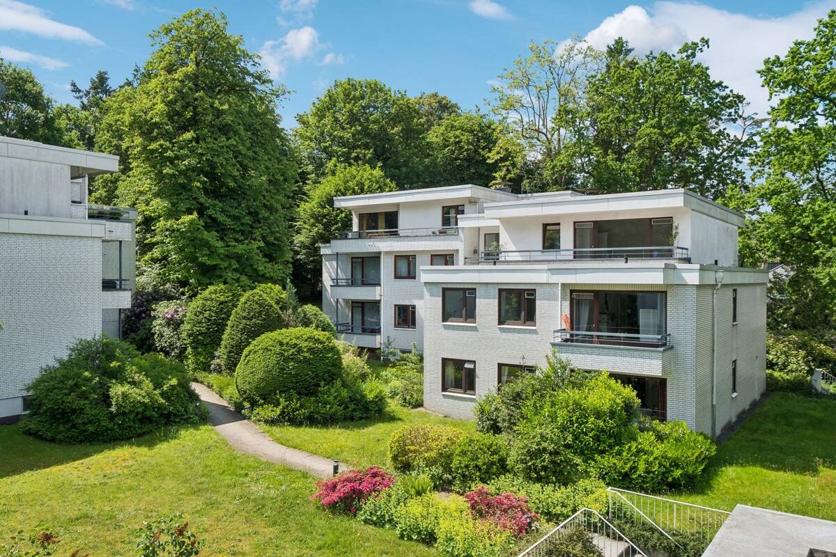 Begehrte Blankeneser Wohnlage: Helle Wohnung mit zwei Balkonen und Süd-West Ausrichtung – 22587 Hamburg – Bild 1 von 7