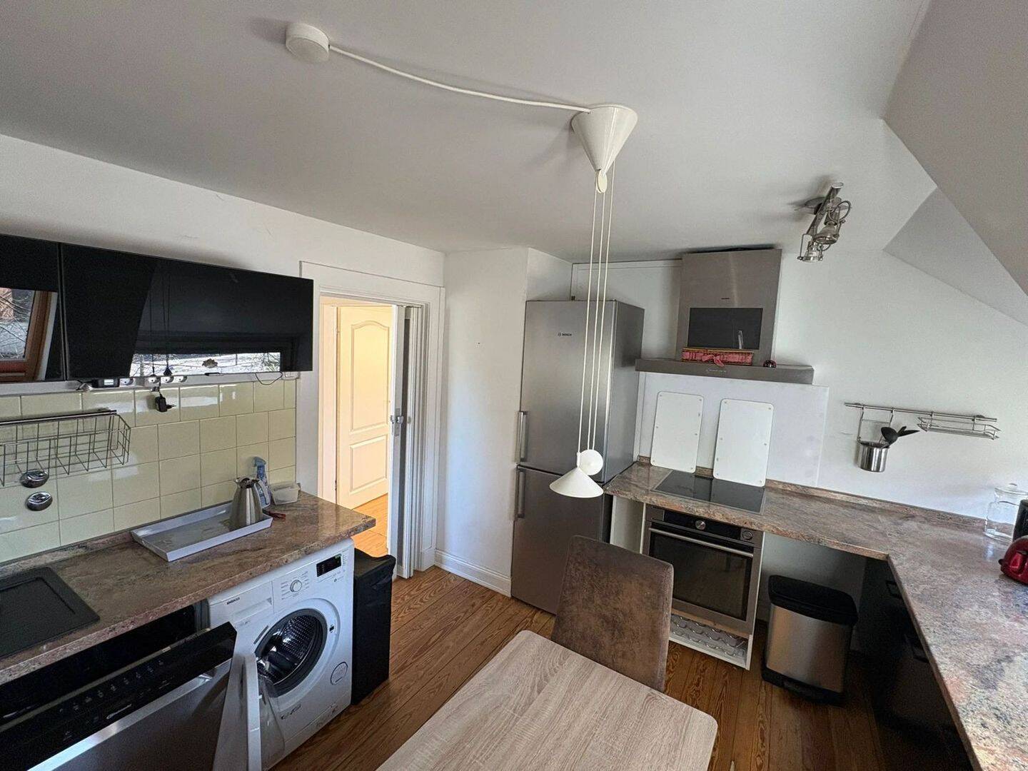 Charmante 2-Zimmer-Wohnung mit Holzdielen, Einbauküche und separatem Eingang in Hamburg-Sasel – Hamburg – Vorschaubild 4