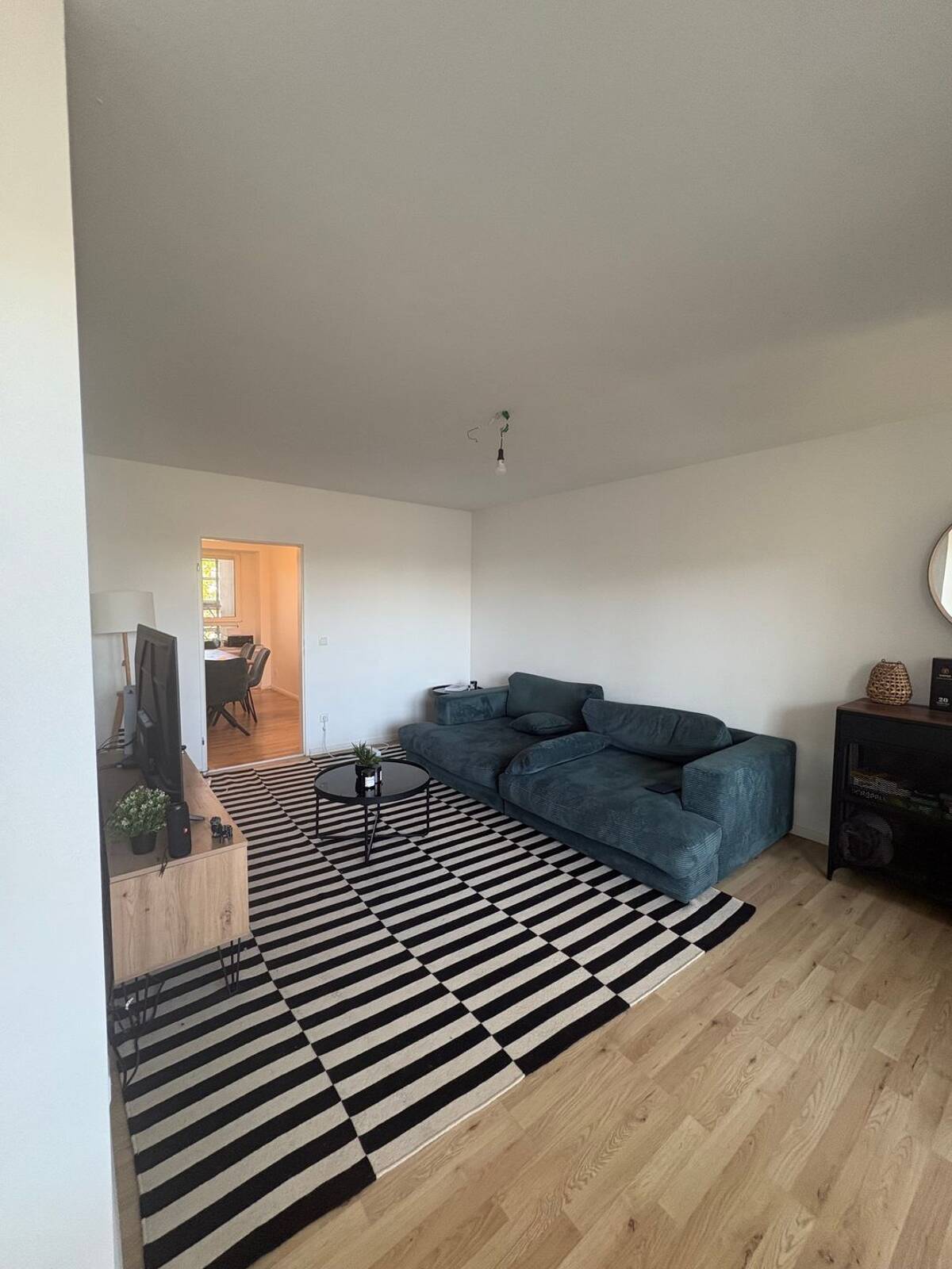 Gesamte Wohnung. Gesamtmiete: 2.280€ warm (Strom separat).” – 81375 München – Bild 1 von 9