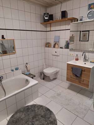 Helle 3-Zimmer-Wohnung in ruhigem Zweifamilienhaus – Balkon, Einbauküche & Stellplätze inklusive – 21398 Neetze – Vorschaubild 8