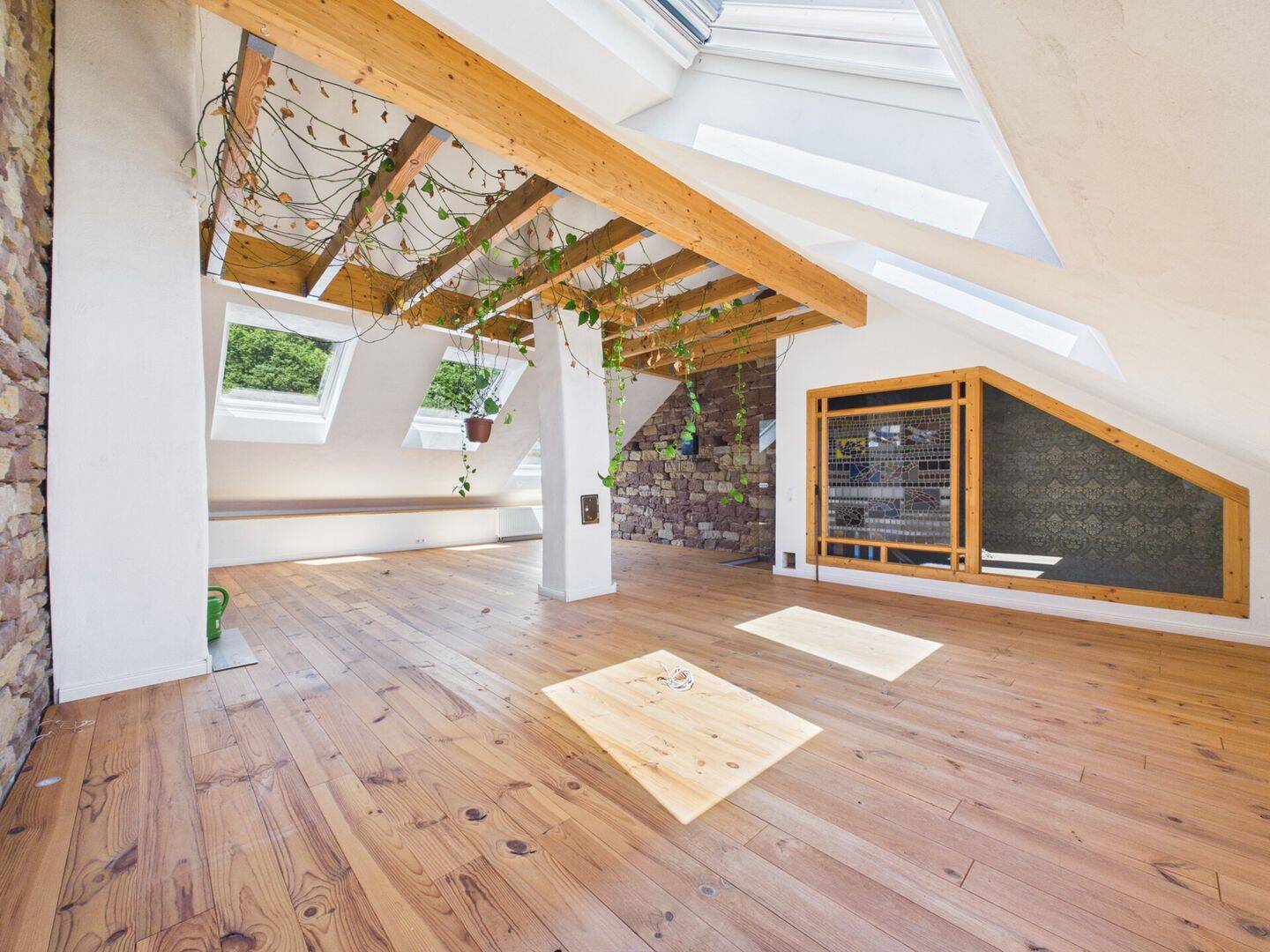 Außen HUI innen HUIUIUI ! Stilvoll saniertes Bauernhaus mit herrlichem Garten freut sich auf Sie ! – Beckingen – Bild 1 von 9