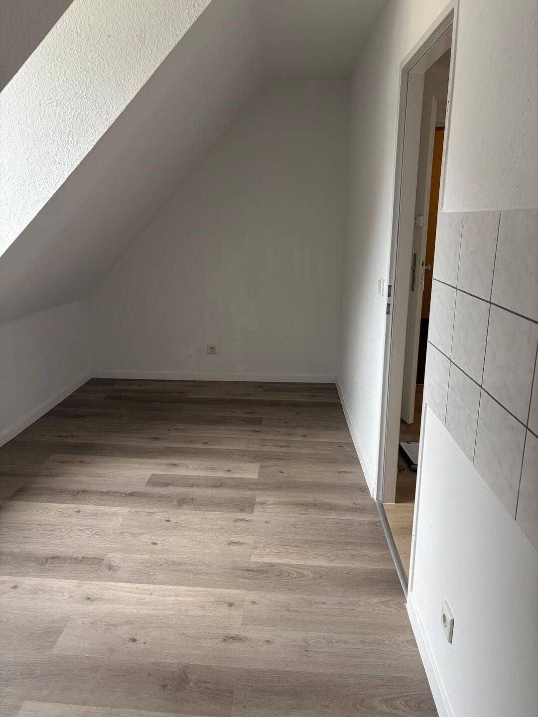 Moderne 2-Zimmer-Dachgeschosswohnung in Wuppertal ***WBS notwendig!*** – Wuppertal – Vorschaubild 3