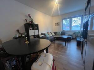 Klassiker trifft Effizienz: Vermietete Wohnung in teils energetisch sanierten Haus in Barmbek-Nord – 22307 Hamburg – Vorschaubild 1