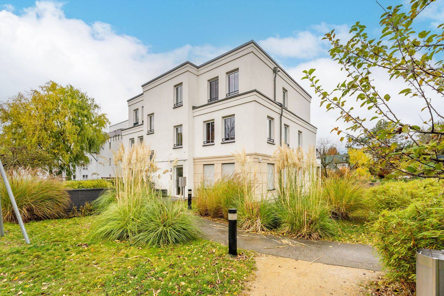 Exklusives Penthouse zzgl. Stellplatz in Gartenvilla im ruhigen Heinersdorf – Berlin – Bild 1 von 9