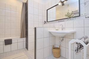 Sehr stilvoll möblierte 2-Zimmer Wohnung mit Terrasse und Internet in Wiesbaden Westend – 65195 Wiesbaden – Vorschaubild 4