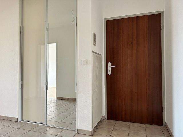 Zeitlos gut – 4-Zimmer-Wohnung mit neuen Fenstern in Nürnberg-Laufamholz – Nürnberg – Vorschaubild 9