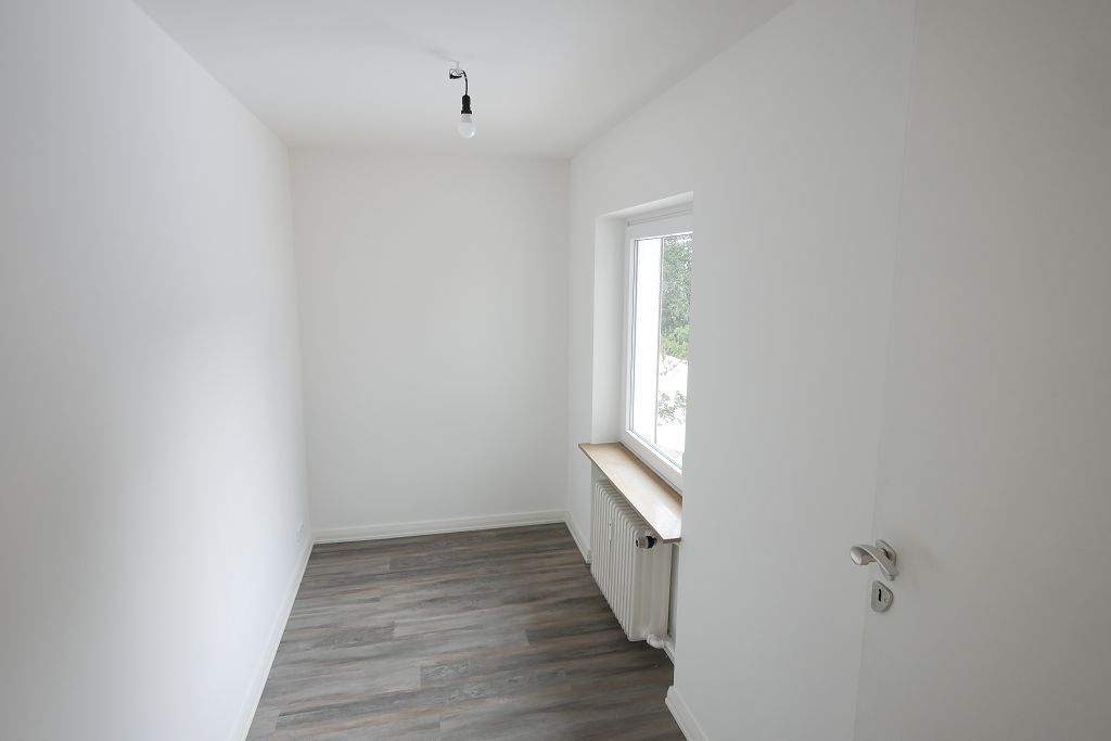 Tornesch - modernisiert und renoviert - niveauvoll und schön wohnen mit viel Platz in Haus und Garten! – Tornesch – Vorschaubild 9