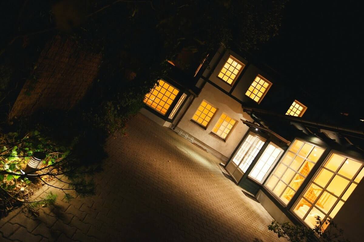 Zukunftsorientiert leben: 2-Familienhaus mit Potenzial für Wohnen und Arbeiten – Berlin – Vorschaubild 2