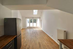 LICHTDURCHFLUTETE DACHGESCHOSSWOHNUNG MIT SONNIGER TERRASSE - OFFENE WOHNLOUNGE - ZENTRAL & RUHIG – 10243 Berlin – Vorschaubild 2