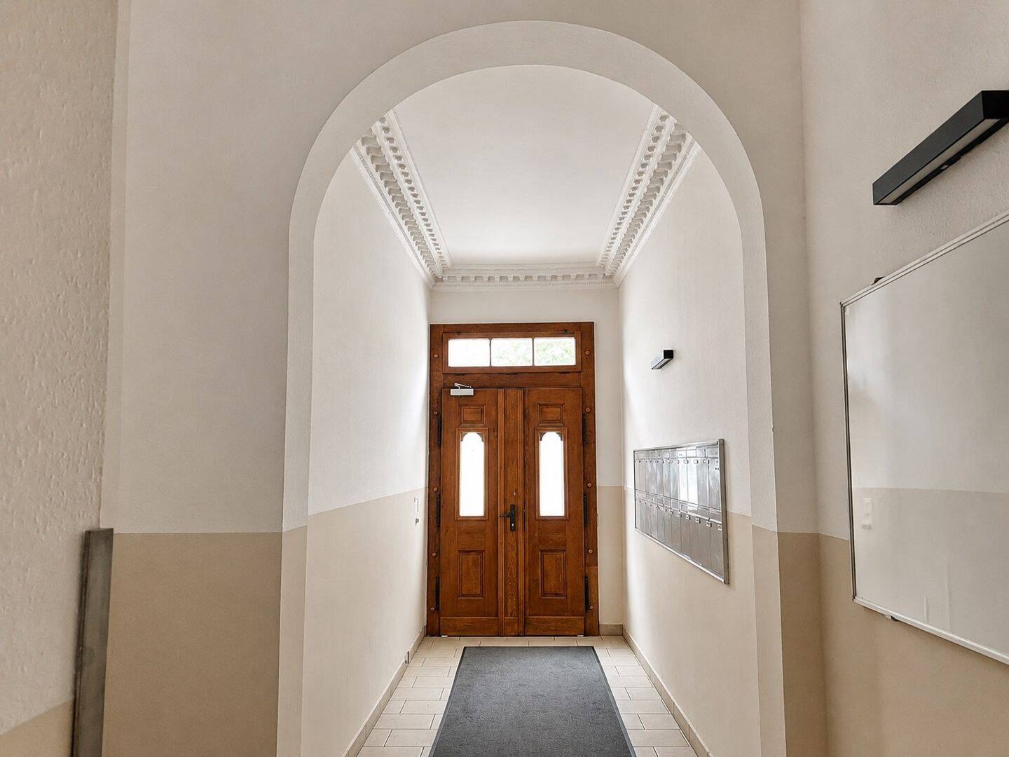 Bezugsfreie, schön geschnittene Dachgeschosswohnung mit Wannenbad in zentraler Lage – Leipzig – Vorschaubild 2