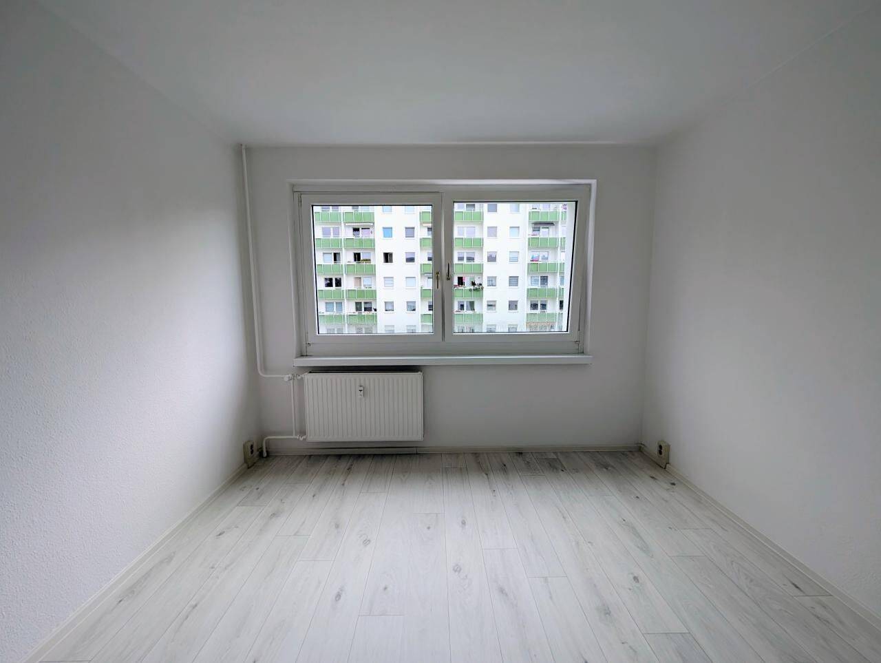 Komfortable 3-Raum-Wohnung mit Badewanne – Chemnitz – Vorschaubild 2