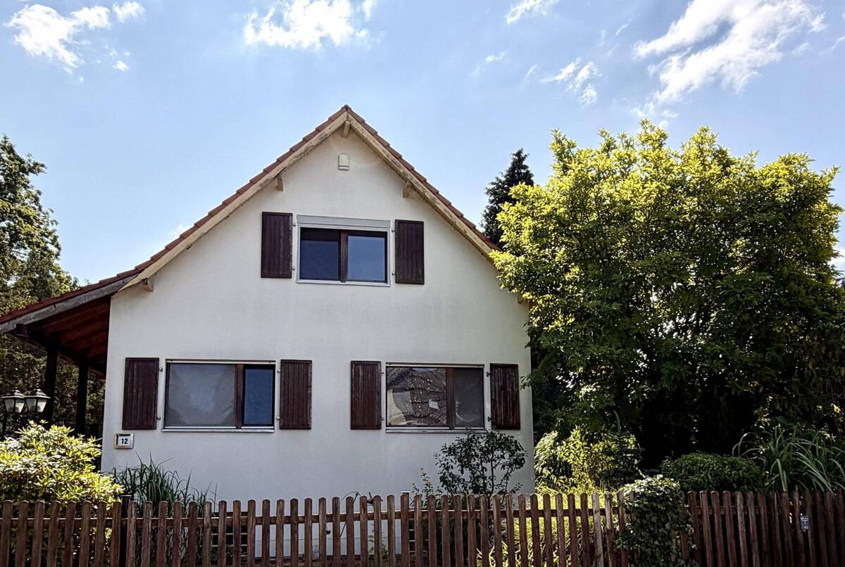 Freistehendes Einfamilienhaus mit Photovoltaikanlage auf sonnigem Grundstück in Berlin-Wittenau – 13403 Berlin – Bild 1 von 9
