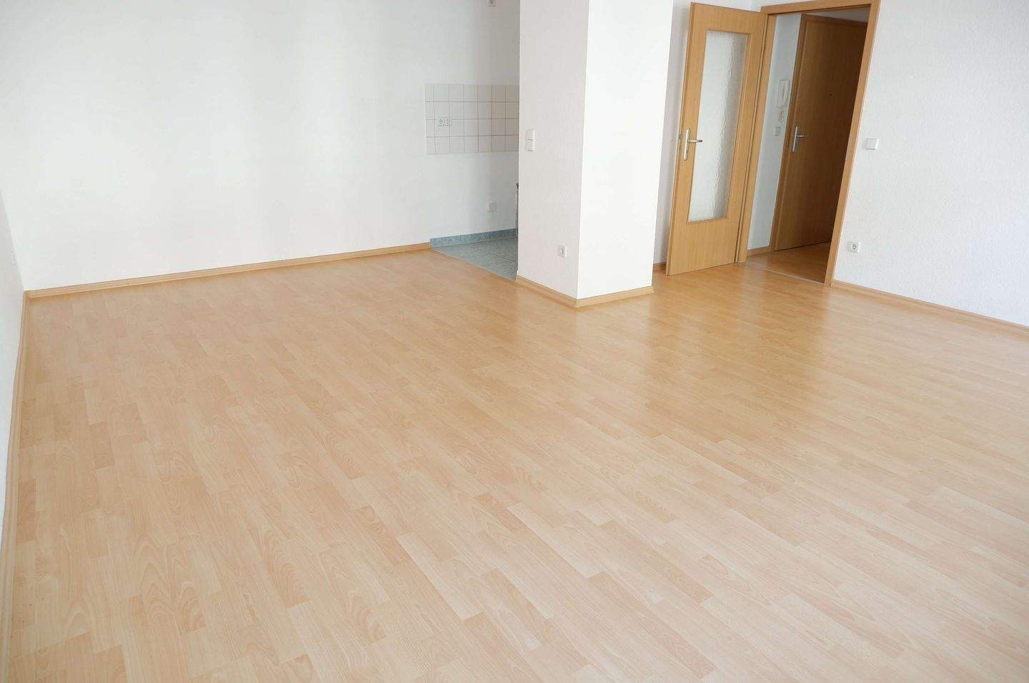 TOP Wohnung - Laminat - Bad mit Fenster / frei ab 1.6.26 – Chemnitz – Vorschaubild 6