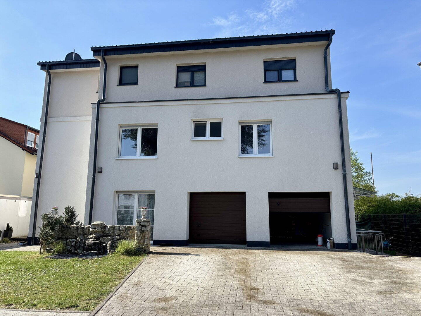 Modernes Mehrfamilienhaus in Heusenstamm - stilvoll wohnen, nachhaltig investieren – Heusenstamm – Bild 1 von 9
