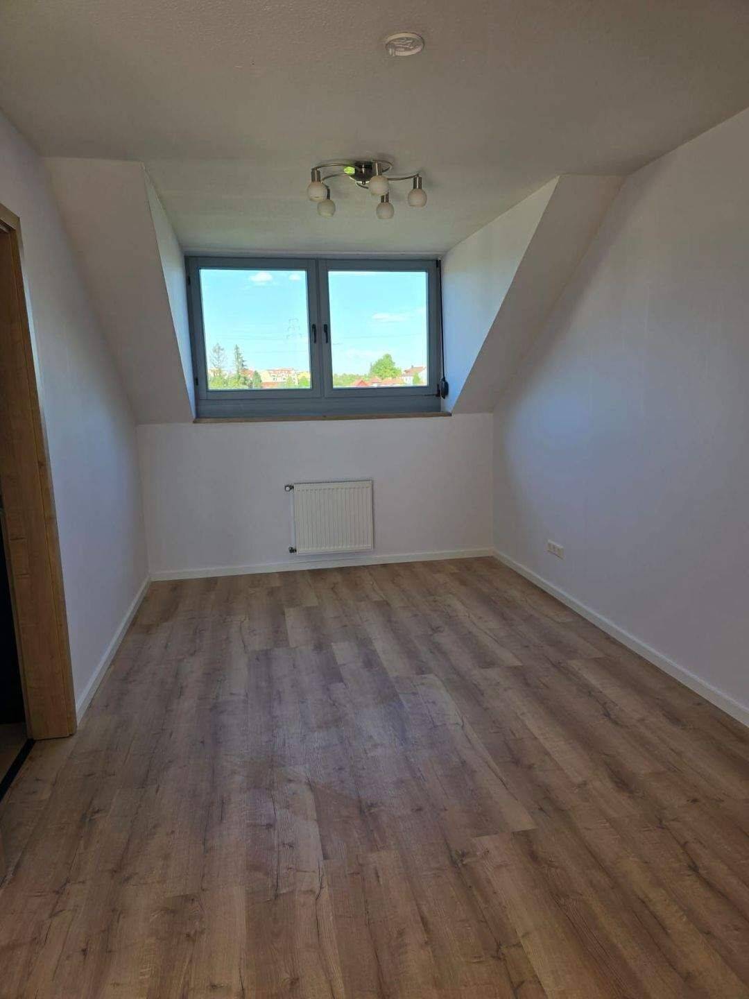 Erstbezug nach hochwertiger Modernisierung – stilvolle 2,5-Zimmerwohnung mit Balkon & Aufzug – Würzburg – Vorschaubild 4