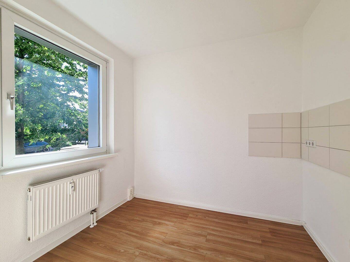 Komfortabel wohnen: Modernes Duschbad, Balkon und Stellplatz - sofort verfügbar!! – Freiberg – Vorschaubild 3