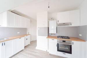 4-Zimmer-Altbauwohnung, 110 m², frisch renoviert, neue EBK und Gemeinschaftsgarten – 23554 Lübeck – Vorschaubild 2
