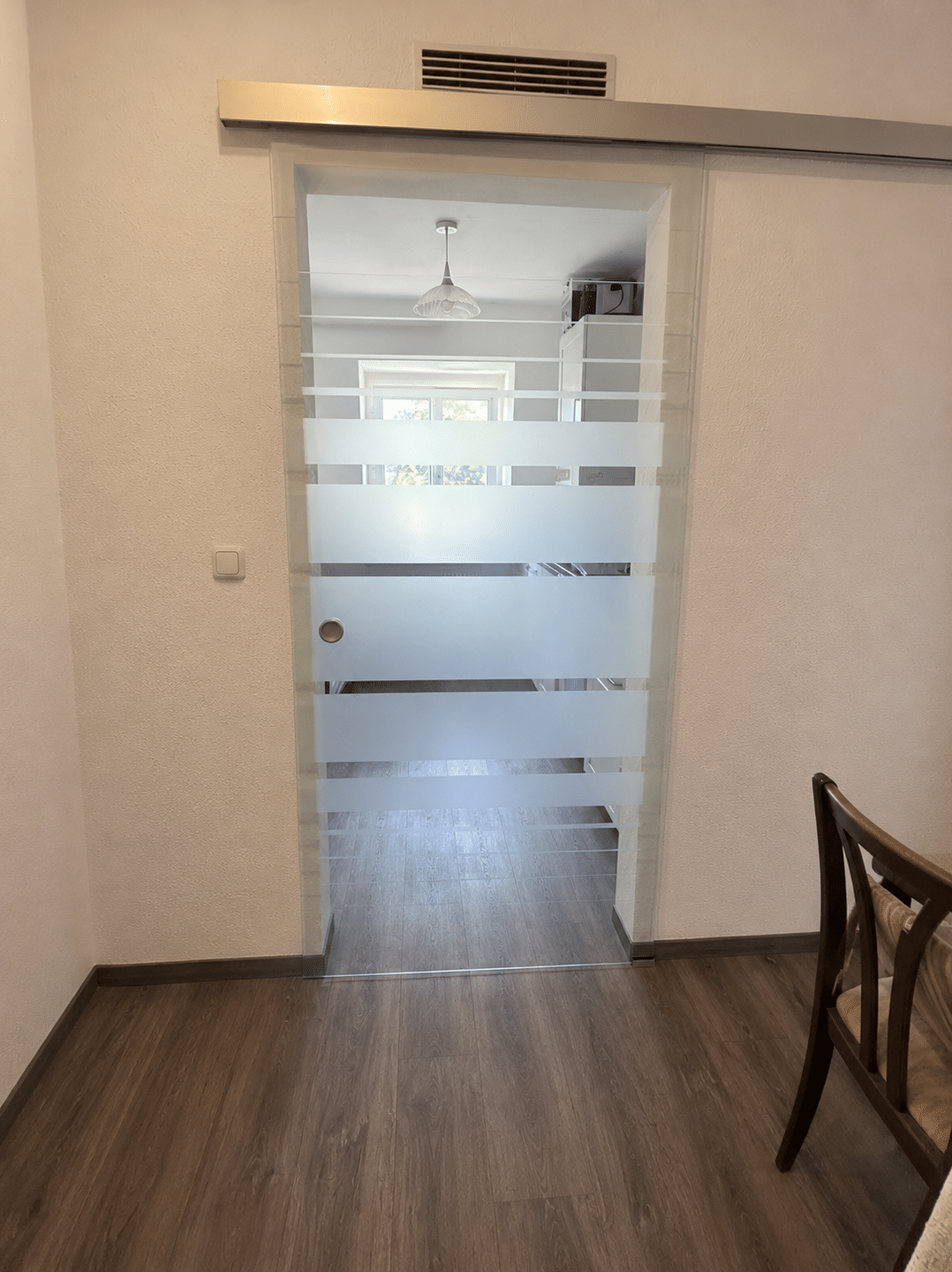 Helle, modernisierte 2 Zimmer-Dachgeschoss-Wohnung in sehr zentraler Lage! – Augsburg – Vorschaubild 5