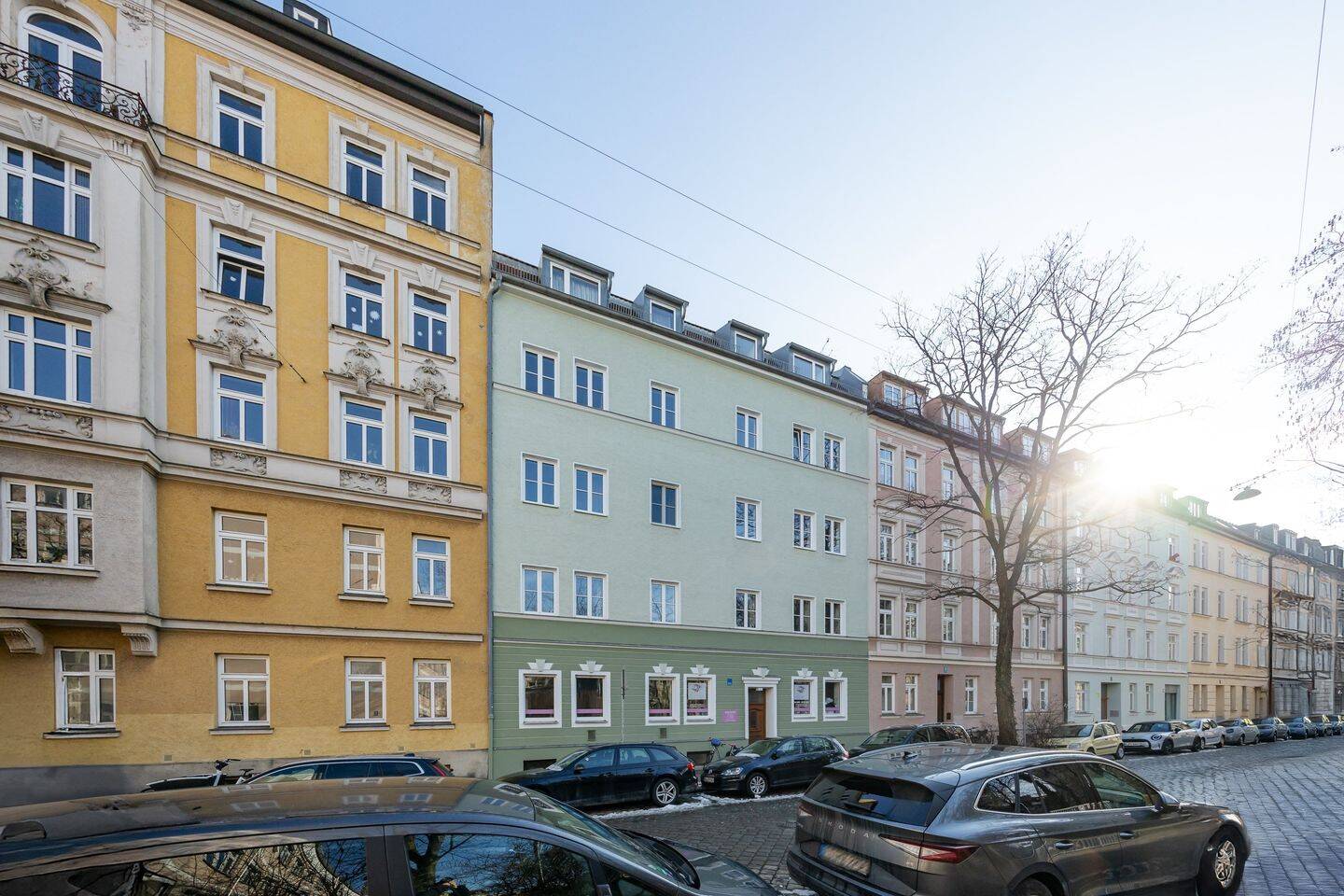 Stilvolle 2-Zimmer-Altbauwohnung in begehrter Lage – München – Bild 1 von 9