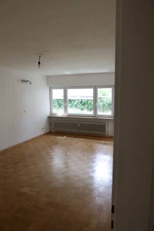 Großzügige 4,5-Zi-Whg im EG | 92 m² | 2 Balkone | Garage + Gemeinschaftsgarten - modernisiert – 70619 Stuttgart – Vorschaubild 2