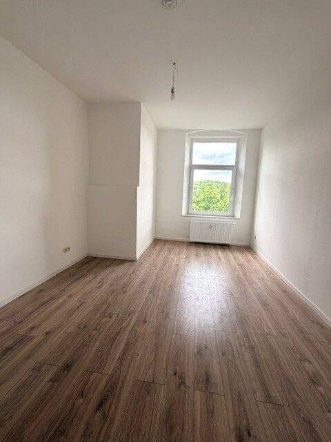 **frisch sanierte 4 Zimmer Wohnung im 2. OG mit Dusche* zentrumsnah** Bezugsfertig zu 01.08.2026 !! – Plauen – Vorschaubild 3