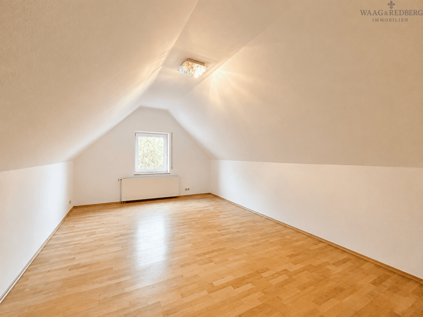 Familienfreundliche 6-Zimmer-Doppelhaushälfte mit kleinen Garten in Lehrberg – Lehrberg – Vorschaubild 4